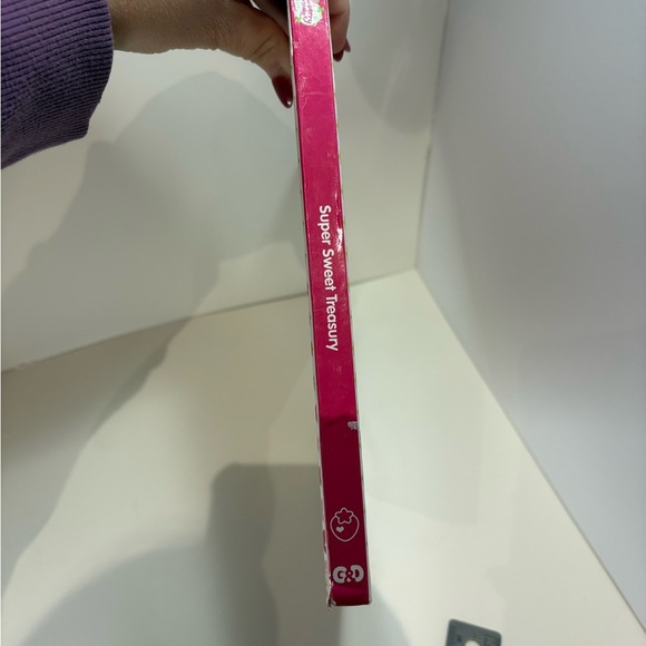 Strawberry Shortcake Super Sweet Treasury Book - Picture 7 of 11